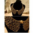 Colar bonito do vintage Hollowed-out Gravura da flor do metal Falso Collar