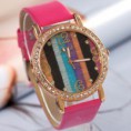 Novo Estilo Cor Dial Couro PU com diamante Vestido relógio de pulso brilhante.
